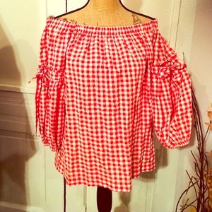 OFF-THE-SHOULDER TOP